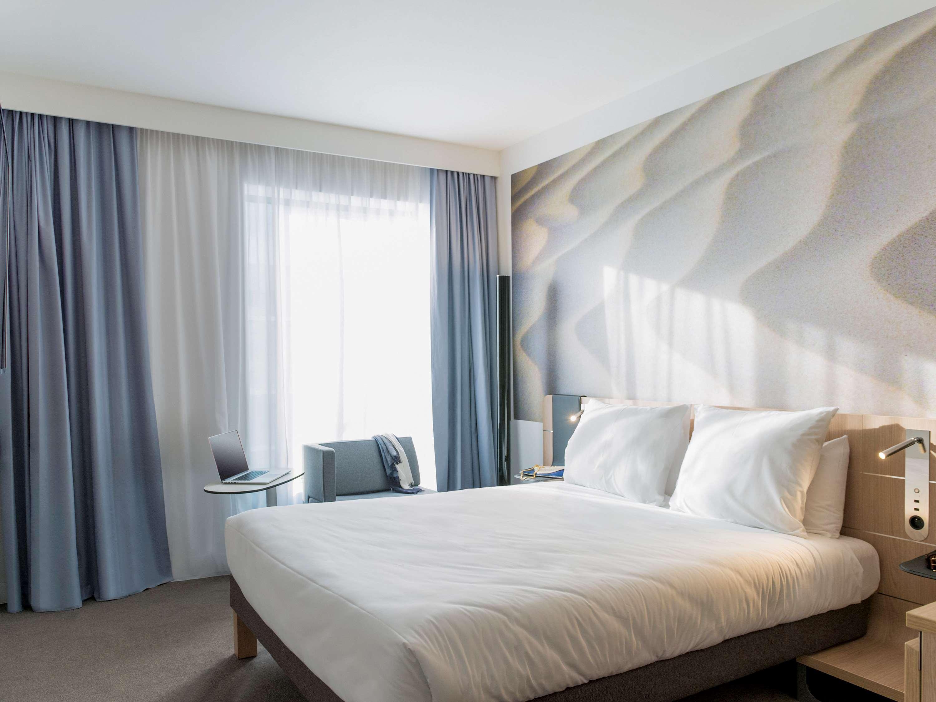 Novotel Charleroi Centre Esterno foto