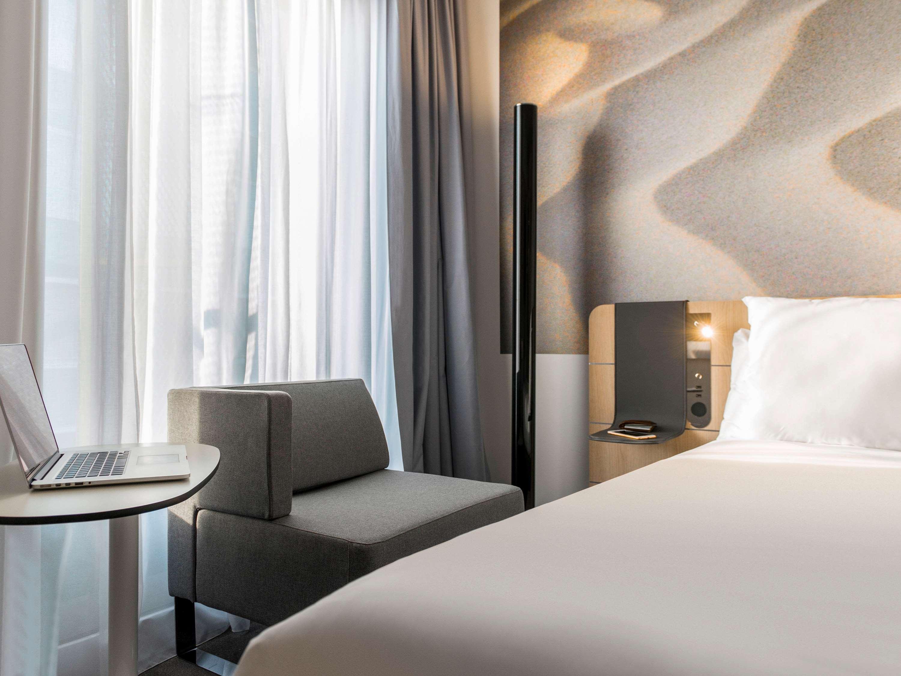 Novotel Charleroi Centre Esterno foto