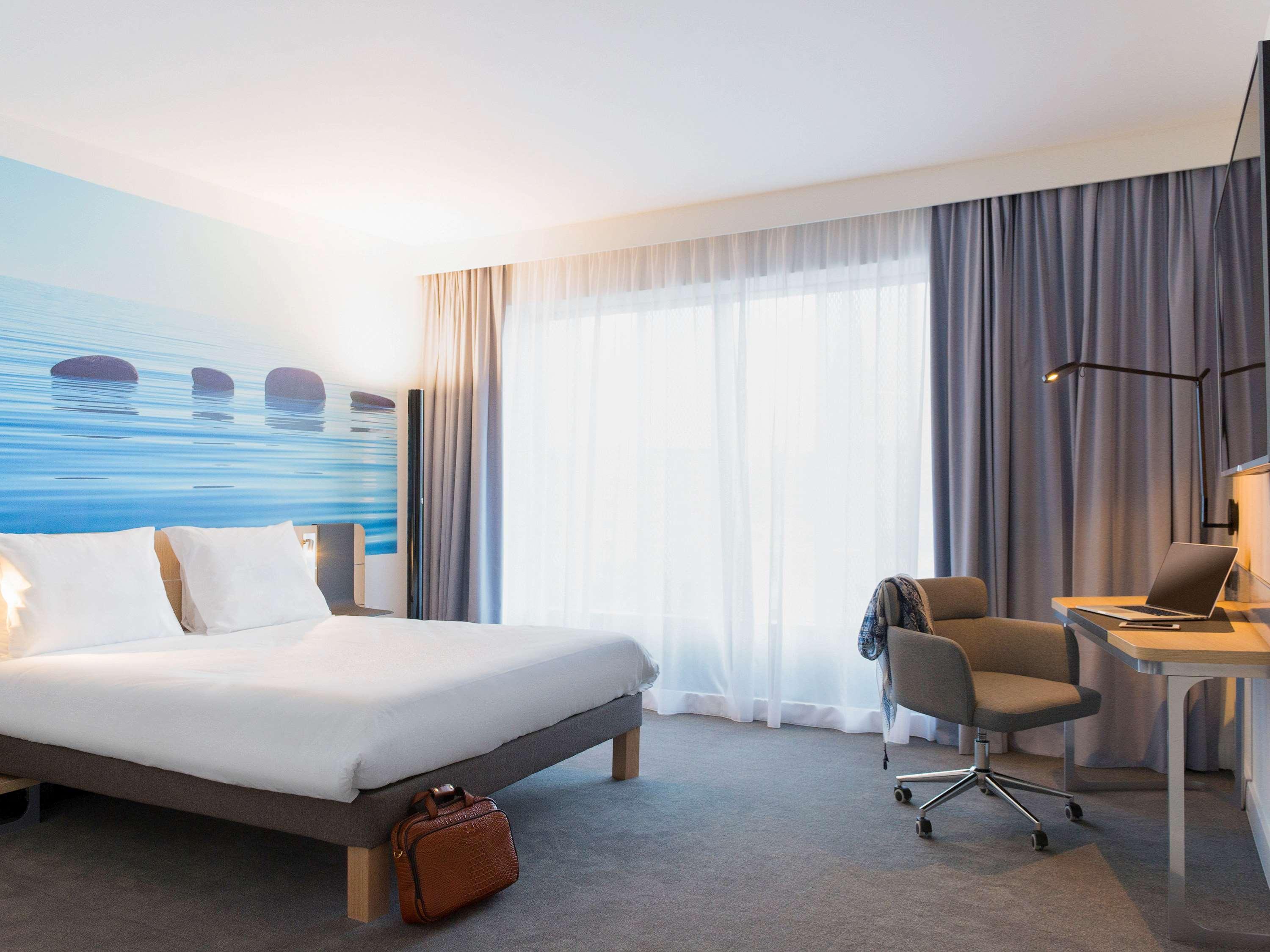 Novotel Charleroi Centre Esterno foto