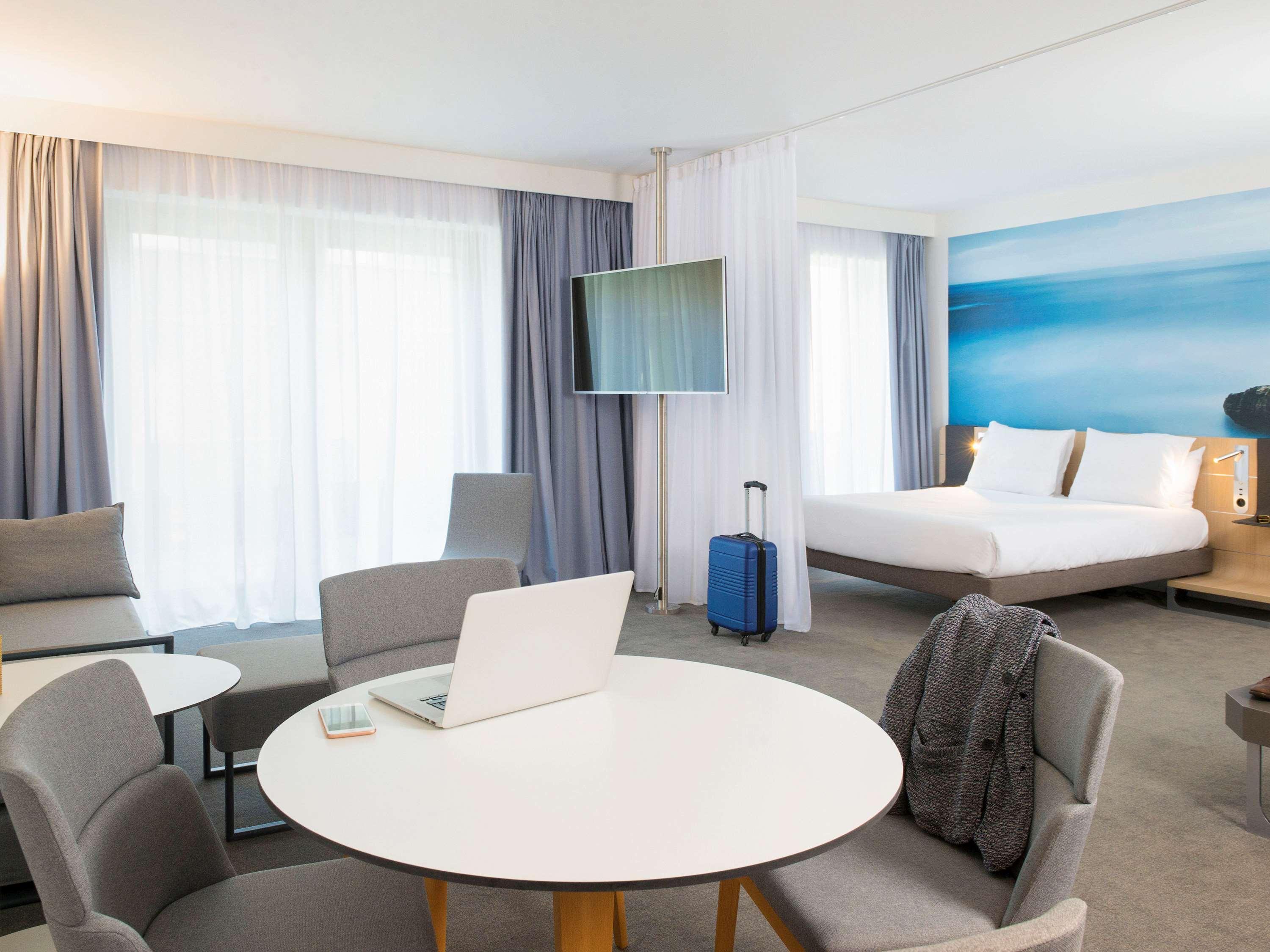 Novotel Charleroi Centre Esterno foto