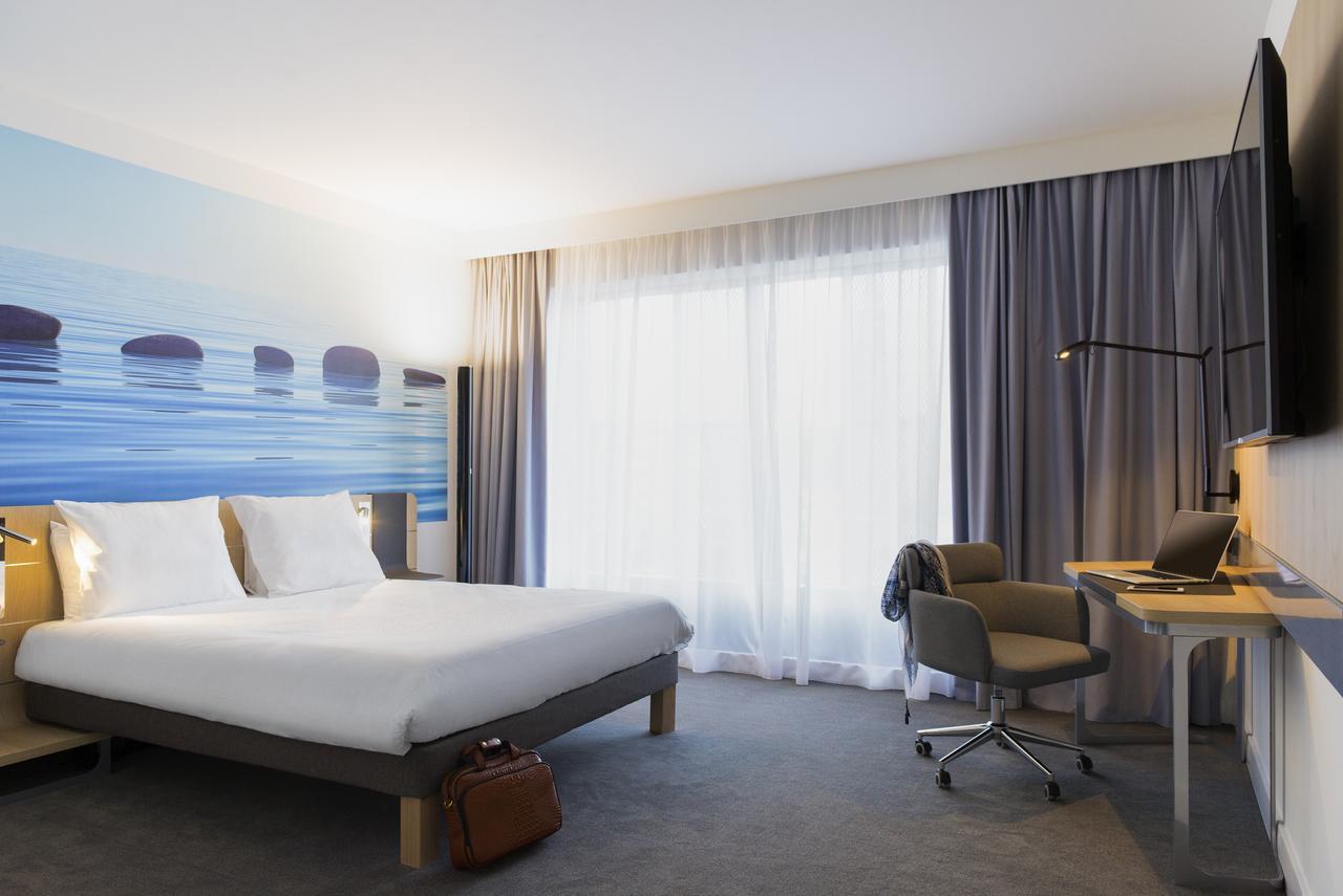 Novotel Charleroi Centre Esterno foto