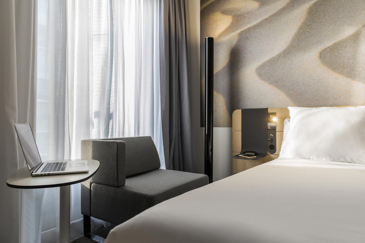 Novotel Charleroi Centre Esterno foto